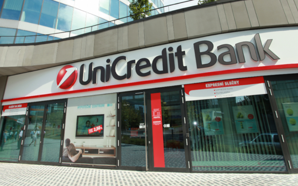 Unicredit sází na online banking a nákupy v mobilu