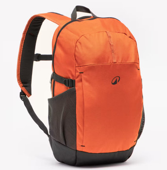 Turistický batoh Quechua Arpenaz 100 s 27 litry za 379 Kč, váha 540 gramů