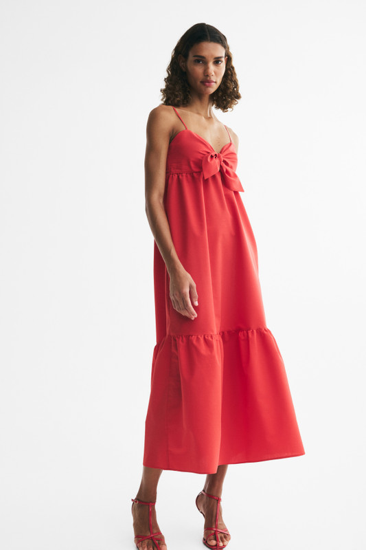 H&M volánové šaty s vázačkami ve slevě