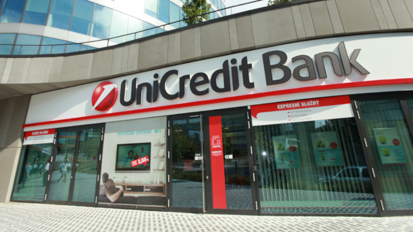 Unicredit sází na online banking a nákupy v mobilu